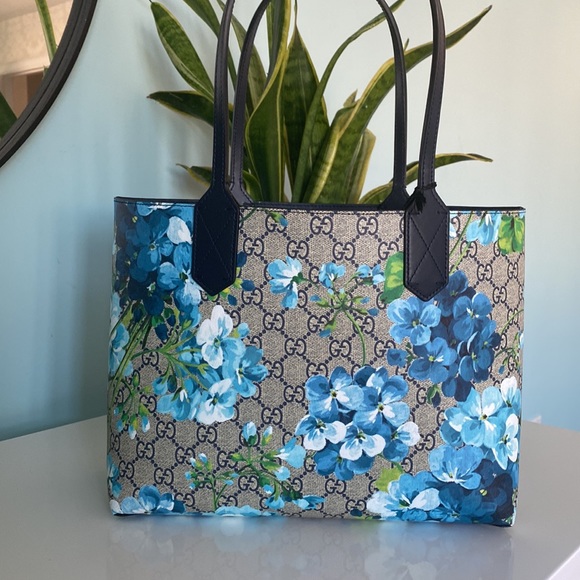Gucci Handbags - GG bag blooms reversible tote